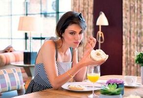 chica con una dieta japonesa