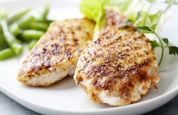 plato dietético japonés de pechuga de pollo