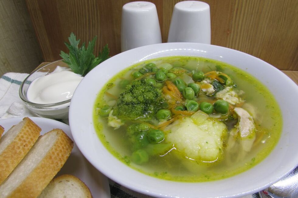 Caldo de carne con coliflor y brócoli