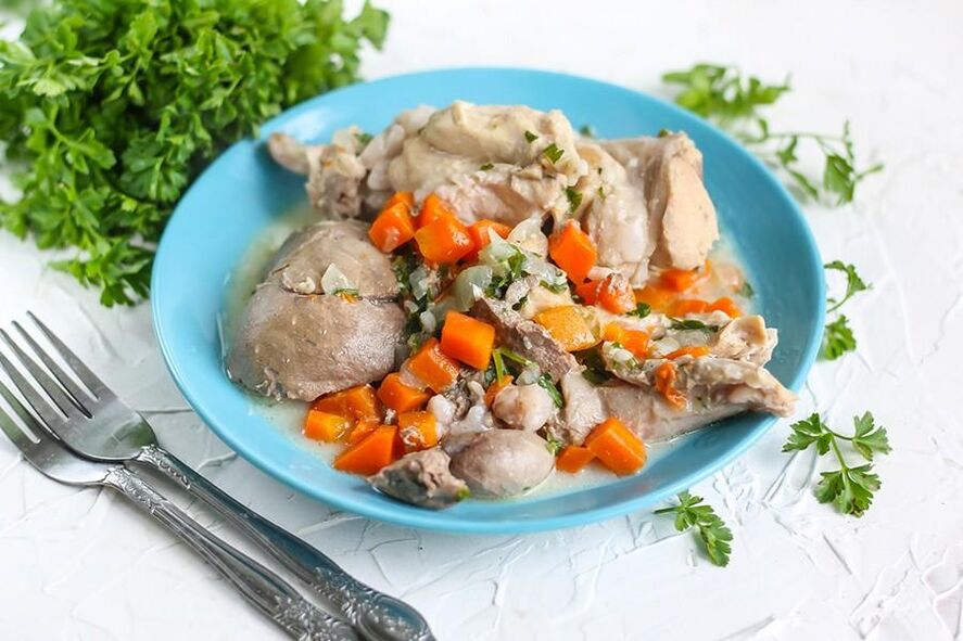 Carne de conejo con calabacines guisados