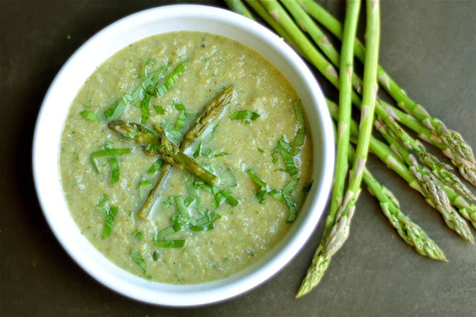Sopa de pollo y espárragos