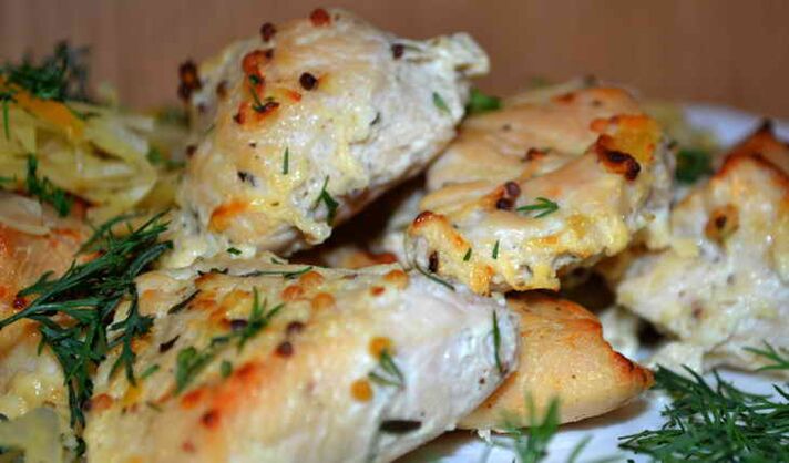 Filete de pollo al horno para el almuerzo en la dieta Ducan